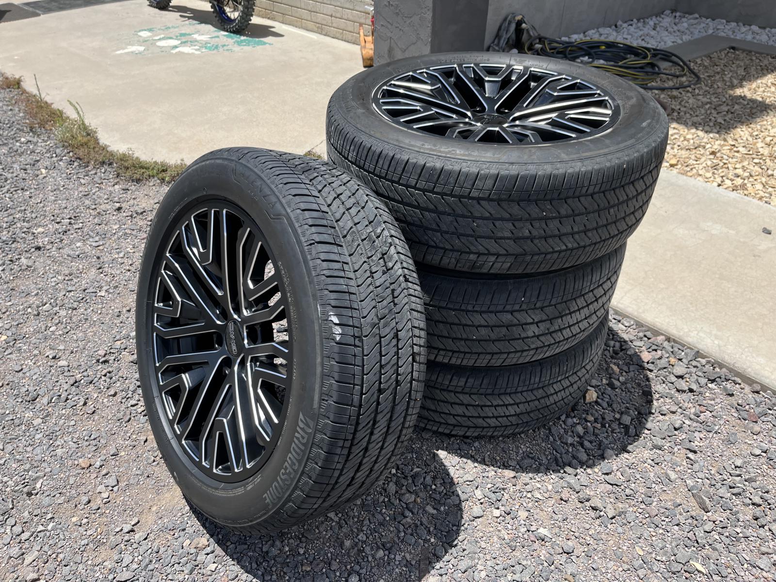 LOTE DE LLANTAS BRIDGESTONE 275/50R22 CON SU RIN